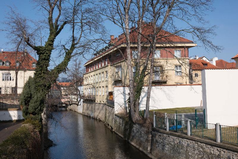 Pytloun Kampa Garden Hotel Прага Экстерьер фото